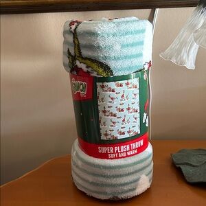 Grinch Super Plush Throw Blanket